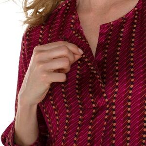 NWT Liverpool ruby dotted popover top